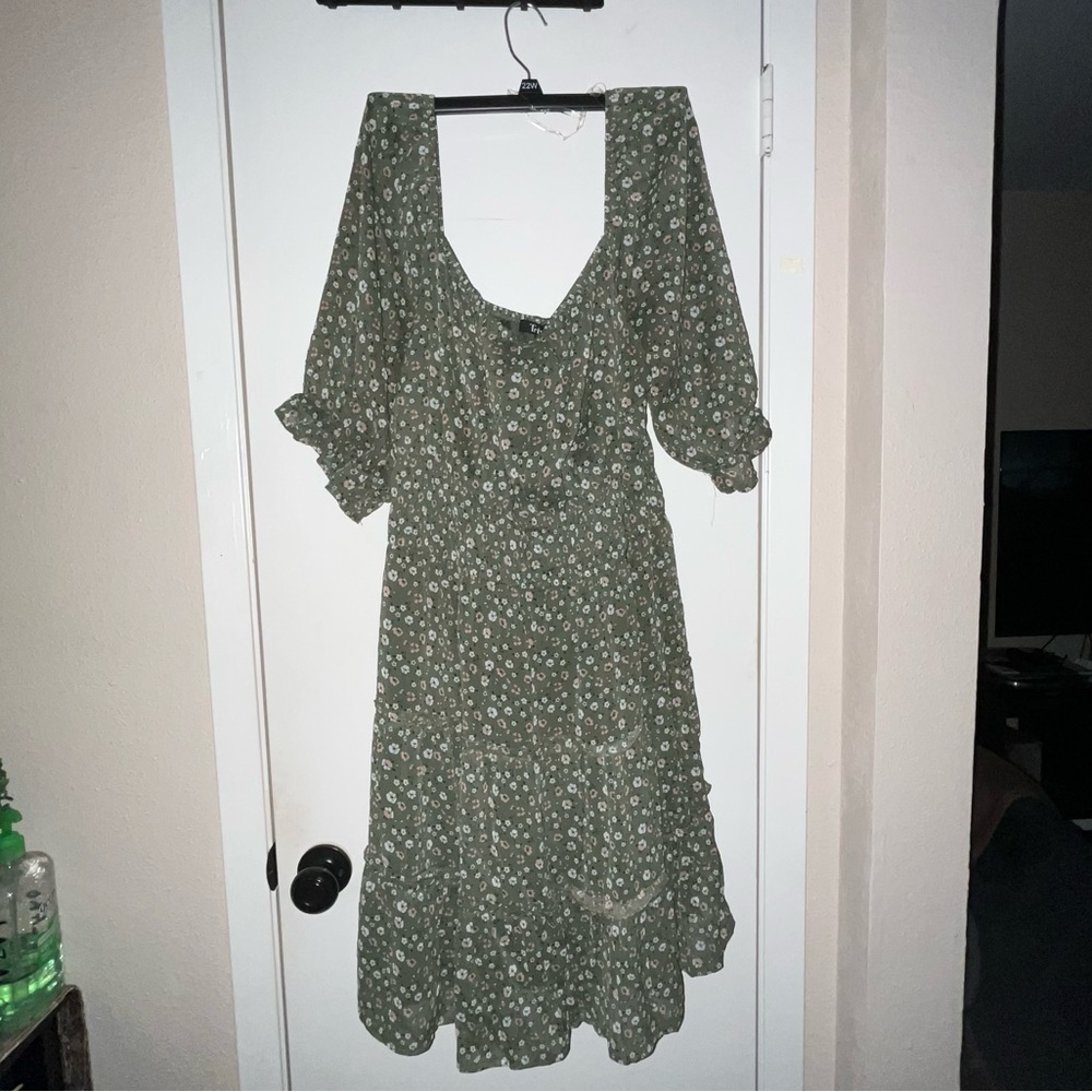 Trixxi Green Floral Midi Dress